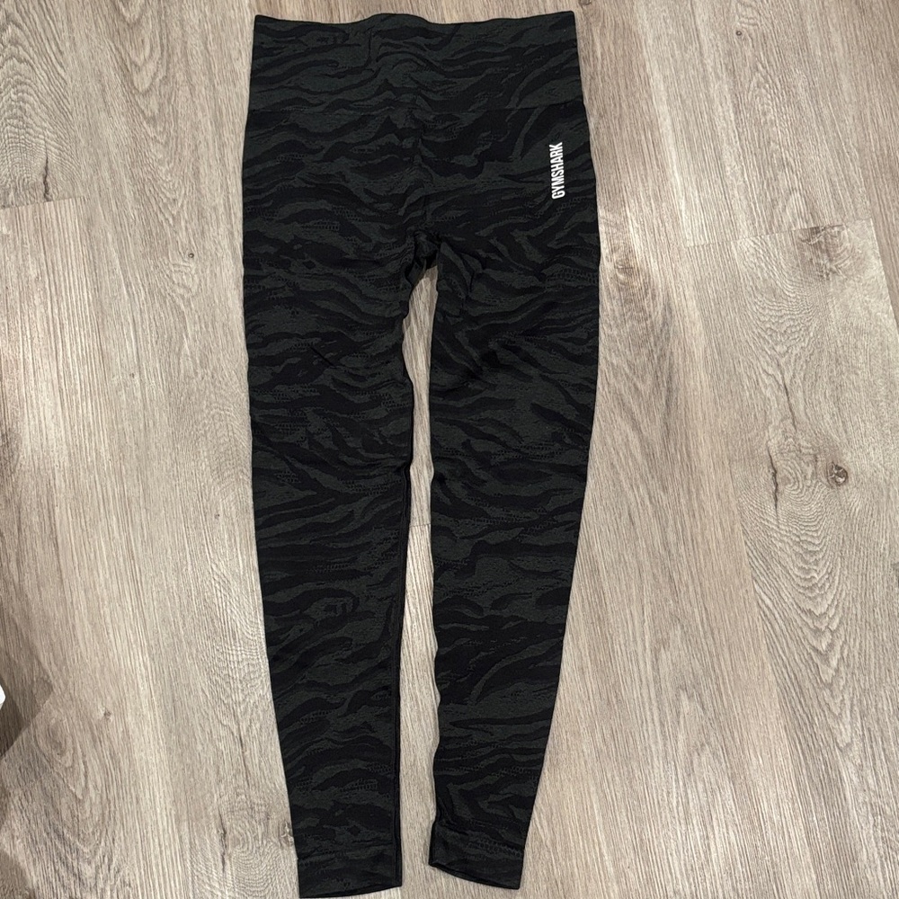 Gymshark Black and Gray Patterned Leggings